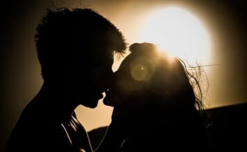 Zavodljiva pustinjska noć