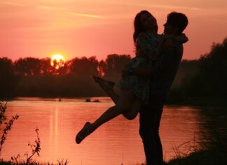 Poljupci na mesečini Poljupci na mesečini