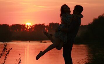 Poljupci na mesečini Poljupci na mesečini