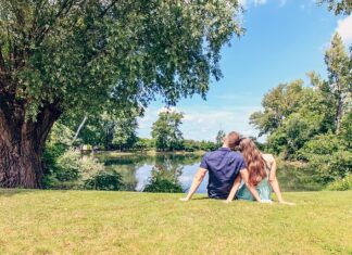 Idila na obali jezera Romansa na ostrvu