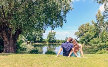 Idila na obali jezera Romansa na ostrvu