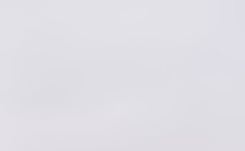 U oblacima U oblacima - ljubavni roman