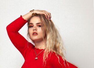 Osudjena da voli photo of woman wearing red dress