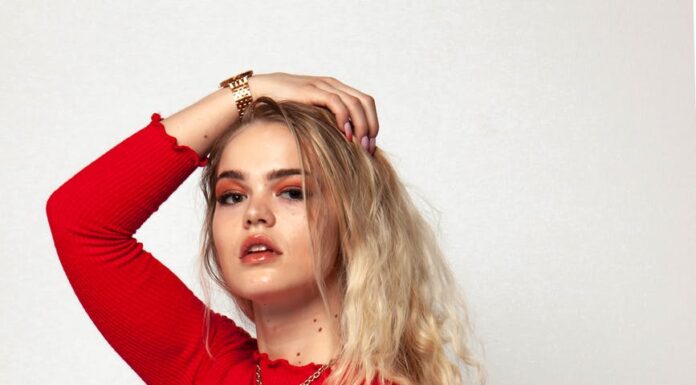 Osudjena da voli photo of woman wearing red dress