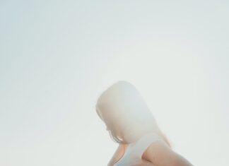 Gradska devojka sea beach love people