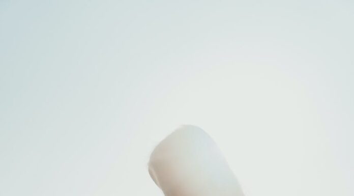 Gradska devojka sea beach love people