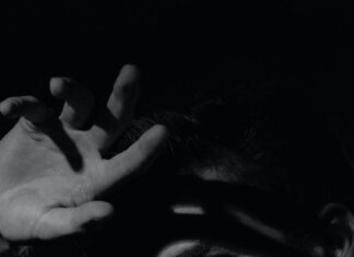 Đavo i Đavo 2 grayscale photo of man