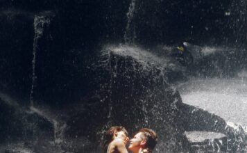 Žudim za tobom couple kissing on rock under waterfall