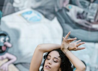 Uz zvuke rokenrola Uz zvuke rokenrola - ljubić