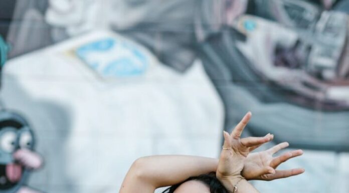 Uz zvuke rokenrola Uz zvuke rokenrola - ljubić