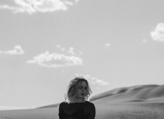 Mesec nad pustinjom Mesec nad pustinjom - ljubići online