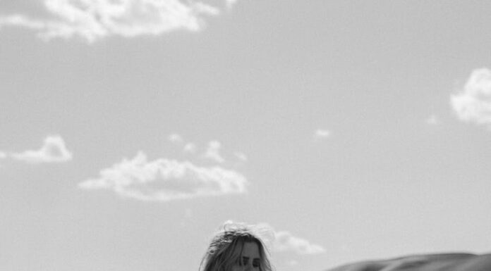 Mesec nad pustinjom Mesec nad pustinjom - ljubići online