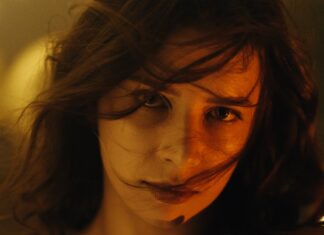 Ljubav u grofoviji portrait of woman in orange lighting with hair blowing