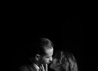 Ljubav jača od života 🎁 beautiful couple kissing