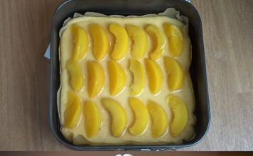 VOĆNI KOLAČ S BRESKVAMA: Kremast, Ukusan I Veoma Jednostavan Za Pripremu