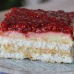 Kolač s malinama i keksom: Ovaj sočni kolač vrijedi isprobati