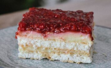 Kolač s malinama i keksom: Ovaj sočni kolač vrijedi isprobati