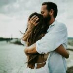 Ponekad, sve što nam treba je zagrljaj – bez riječi, bez savjeta, samo topli zagrljaj