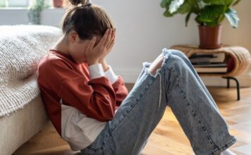 Roditelji joj oduzeli mobilni, a ona POZVALA POLICIJU! Reakcija organa reda zapanjila sve Roditelji joj oduzeli mobilni, a ona POZVALA POLICIJU! Reakcija organa reda zapanjila sve