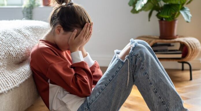 Roditelji joj oduzeli mobilni, a ona POZVALA POLICIJU! Reakcija organa reda zapanjila sve Roditelji joj oduzeli mobilni, a ona POZVALA POLICIJU! Reakcija organa reda zapanjila sve