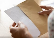 Pronašla je SKRIVENU PORUKU svog nedavno PREMINULOG OCA