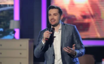 Mirza Selimović o početku karijere: Prvi album mu propao, posudio pare za pjesmu Mirza Selimović o početku karijere: Prvi album mu propao, posudio pare za pjesmu