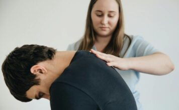 Bol u leđima kao jedan od prvih znakova: Simptomi raka testisa koje ne smijete zanemariti Bol u leđima kao jedan od prvih znakova: Simptomi raka testisa koje ne smijete zanemariti