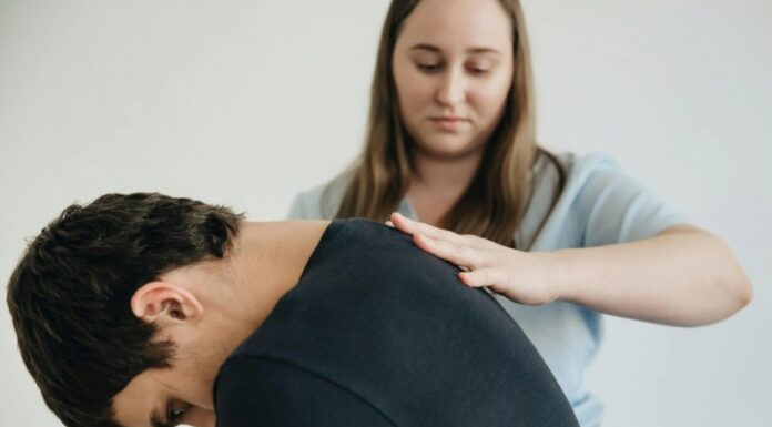 Bol u leđima kao jedan od prvih znakova: Simptomi raka testisa koje ne smijete zanemariti Bol u leđima kao jedan od prvih znakova: Simptomi raka testisa koje ne smijete zanemariti