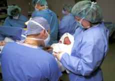 Dežurna sestra se onesvestila kad je videla bebu: Majka nije mogla da veruje šta je rodila, a ovako danas izgleda