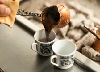 Dodajte ovaj sastojak u kafu, poboljšat će vam probavu Dodajte ovaj sastojak u kafu, poboljšat će vam probavu