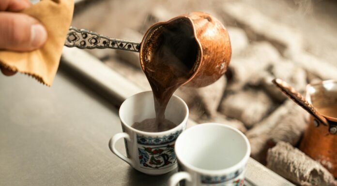 Dodajte ovaj sastojak u kafu, poboljšat će vam probavu Dodajte ovaj sastojak u kafu, poboljšat će vam probavu