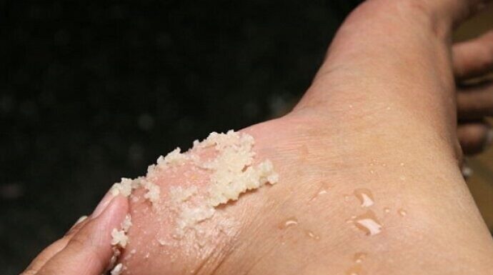 GENIJALAN RECEPT ZA GRUBE RUKE, ISPUCALE PETE, KURJE OČI I KRIVE NOKTE NA NOGAMA: Obavezno zapišite, nećete se pokajati GENIJALAN RECEPT ZA GRUBE RUKE, ISPUCALE PETE, KURJE OČI I KRIVE NOKTE NA NOGAMA: Obavezno zapišite, nećete se pokajati