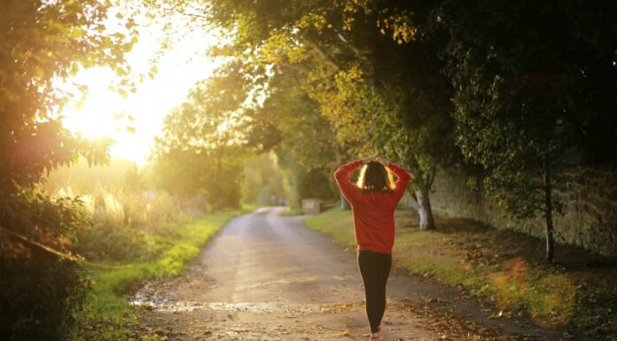 Koliko koraka ljudi prosječno naprave dnevno prema fitness uređajima Koliko koraka ljudi prosječno naprave dnevno prema fitness uređajima