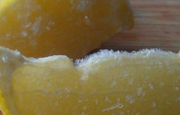 Koristeći smrznuti limun recite zbogom dijabetesu, tumoru i prekomjernoj težini! EVO KAKO GA KORISTITI… Koristeći Smrznuti Limun Recite Zbogom Dijabetesu, Tumoru IPrekomjernoj Težini! EVO KAKO GA KORISTITI…