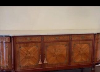 Kupila polovnu komodu, a nije ni slutila kakvo blago se krije unutra: Kad je otvorila, ostala u šoku Kupila polovnu komodu, a nije ni slutila kakvo blago se krije unutra: Kad je otvorila, ostala u šoku