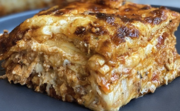 Ljuta Lazanja sa Piletinom – Jako je sočna, puna fila, kačkavalja Ljuta Lazanja sa Piletinom - Jako je sočna, puna fila, kačkavalja