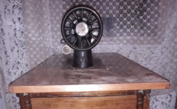 “Moja svekrva mi je za rođendan poklonila staru šivaću mašinu”. “Moja svekrva mi je za rođendan poklonila staru šivaću mašinu”.