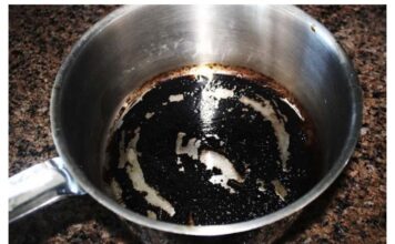 NE MOŽE LAKŠE: Cijeli sijet je poludio za ovom cakom za čišćenje zagorjelog i masnog posuđa (VIDEO) NE MOŽE LAKŠE: Cijeli sijet je poludio za ovom cakom za čišćenje zagorjelog i masnog posuđa (VIDEO)