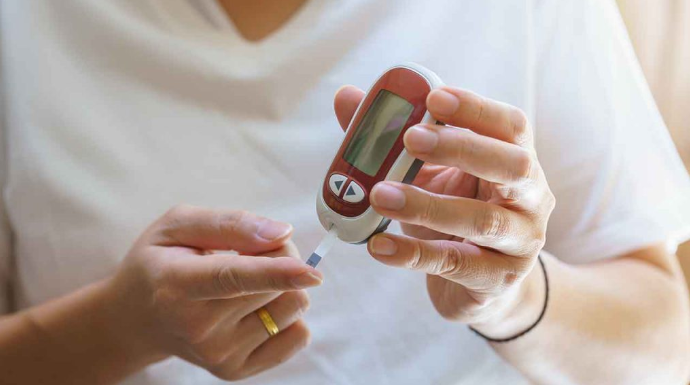 “NEĆETE DOBITI ŠEĆER AKO JEDETE SLATKO” Ljekar otkrio kako se dobije dijabetes, a ovo su simptomi koje ljudi ignorišu “NEĆETE DOBITI ŠEĆER AKO JEDETE SLATKO” Ljekar otkrio kako se dobije dijabetes, a ovo su simptomi koje ljudi ignorišu