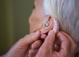 Nosite slušni aparat? Može vam pomoći da živite duže Nosite slušni aparat? Može vam pomoći da živite duže