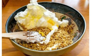 Pitali smo onkologa šta jede za doručak: Kaže da je ovo najzdraviji obrok, a može da se nosi i na posao Pitali smo onkologa šta jede za doručak: Kaže da je ovo najzdraviji obrok, a može da se nosi i na posao