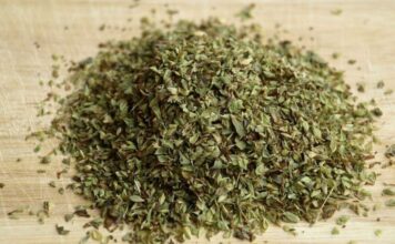 Pospite vaša stopala origanom i gledajte šta će se desiti sa vašim tijelom kroz par minuta Pospite vaša stopala origanom i gledajte šta će se desiti sa vašim tijelom kroz par minuta