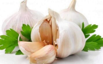 RECEPT OD BIJELOG LUKA: Pomaže kod krečnih naslaga na krvnim sudovima… RECEPT OD BIJELOG LUKA: Pomaže kod krečnih naslaga na krvnim sudovima…