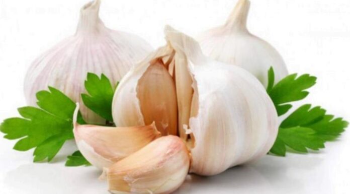 RECEPT OD BIJELOG LUKA: Pomaže kod krečnih naslaga na krvnim sudovima… RECEPT OD BIJELOG LUKA: Pomaže kod krečnih naslaga na krvnim sudovima…