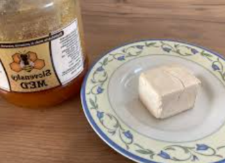 SAMO KVASAC, MALO MEDA I KOSA PONOVO NARASTE KAO U 20-IMA: Kućni trik protiv gubitka kose i brzog rasta, djeluje bolje od hemije! SAMO KVASAC, MALO MEDA I KOSA PONOVO NARASTE KAO U 20-IMA: Kućni trik protiv gubitka kose i brzog rasta, djeluje bolje od hemije!