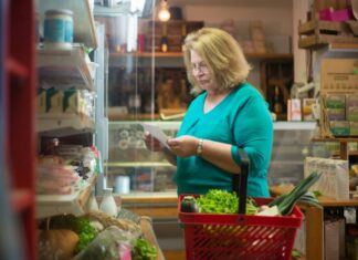 Stručnjaci za sigurnost hrane otkrivaju: Koje namirnice nikako ne biste trebali kupiti u trgovinama Stručnjaci za sigurnost hrane otkrivaju: Koje namirnice nikako ne biste trebali kupiti u trgovinama