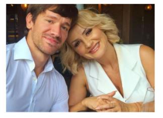 Voljeni moj mužu, ja ti ČESTITAM: Goca Tržan Raši javno saopštila NAJLJEPŠE VIJESTI poslije 7 godina borbe (FOTO) Voljeni moj mužu, ja ti ČESTITAM: Goca Tržan Raši javno saopštila NAJLJEPŠE VIJESTI poslije 7 godina borbe (FOTO)