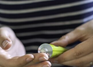 Znate li ovu JEFTINU mast iz apoteke? Skoro niko ne zna da zamenjuje i najskuplju kremu i izglađuje bore kao pegla! Znate li ovu JEFTINU mast iz apoteke? Skoro niko ne zna da zamenjuje i najskuplju kremu i izglađuje bore kao pegla!