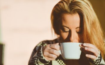 DOKTORICA ANA JE RAZBILA NAJVEĆE ZABLUDE O DORUČKU : Ako želite da smršate kafu ujutru pijte ovako DOKTORICA ANA JE RAZBILA NAJVEĆE ZABLUDE O DORUČKU : Ako želite da smršate kafu ujutru pijte ovako