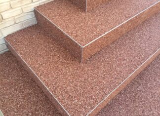 Prekrijte stare pločice na terasi kamenim tepihom i istražite najnoviji trend podova za balkone i stubišta Prekrijte stare pločice na terasi kamenim tepihom i istražite najnoviji trend podova za balkone i stubišta